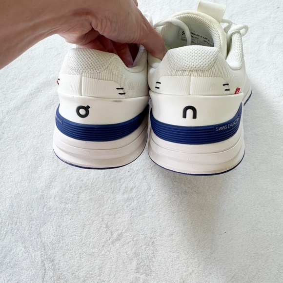 On ‘The Roger’ Pro M white - Picture 6 of 12